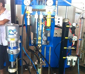 雙組份打膠機(jī)的日常維護(hù)要點