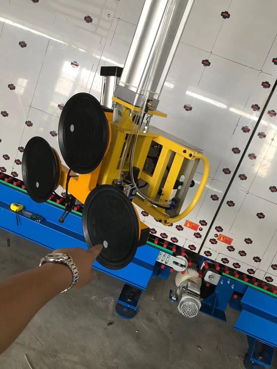 中空玻璃打膠機(jī)與門窗自動(dòng)打膠機(jī)的區(qū)別