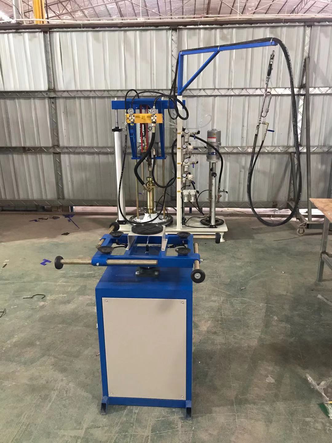 打膠機(jī)工作過(guò)程中膠體出現(xiàn)結(jié)皮或硫化現(xiàn)象的原因